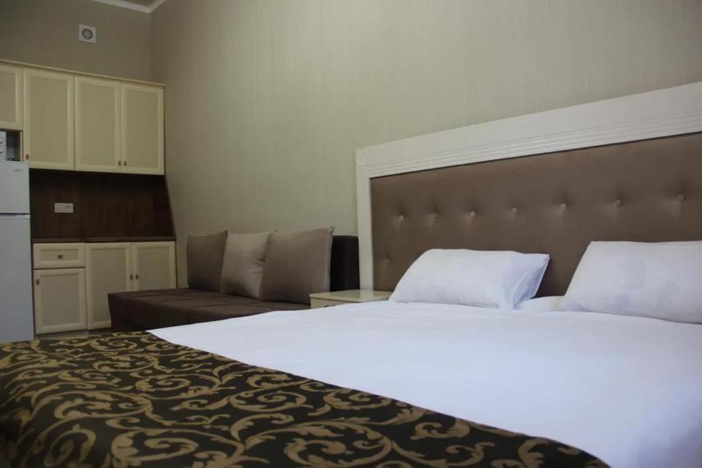 Gold Boutique Hotel Almaty Exterior photo